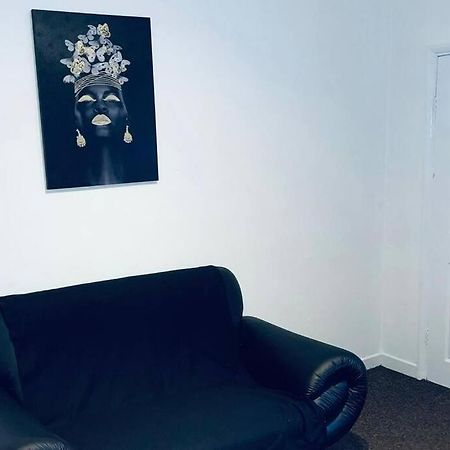 Comfortable Town House In Coventry City Centre Villa Buitenkant foto