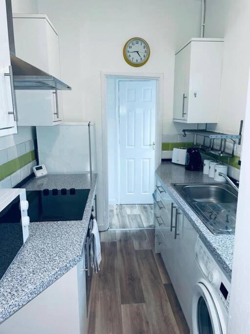 Comfortable Town House In Coventry City Centre Villa Buitenkant foto