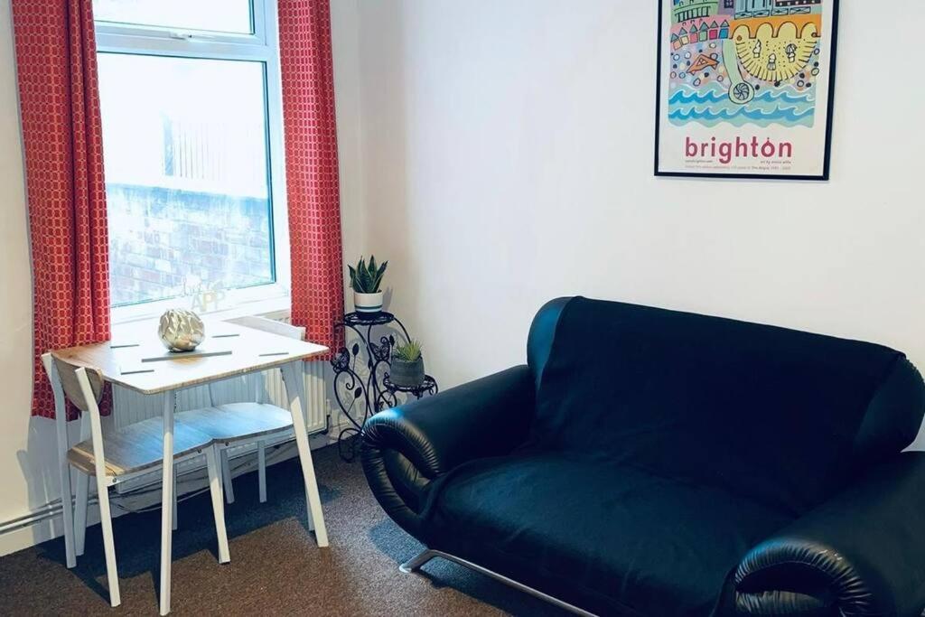 Comfortable Town House In Coventry City Centre Villa Buitenkant foto