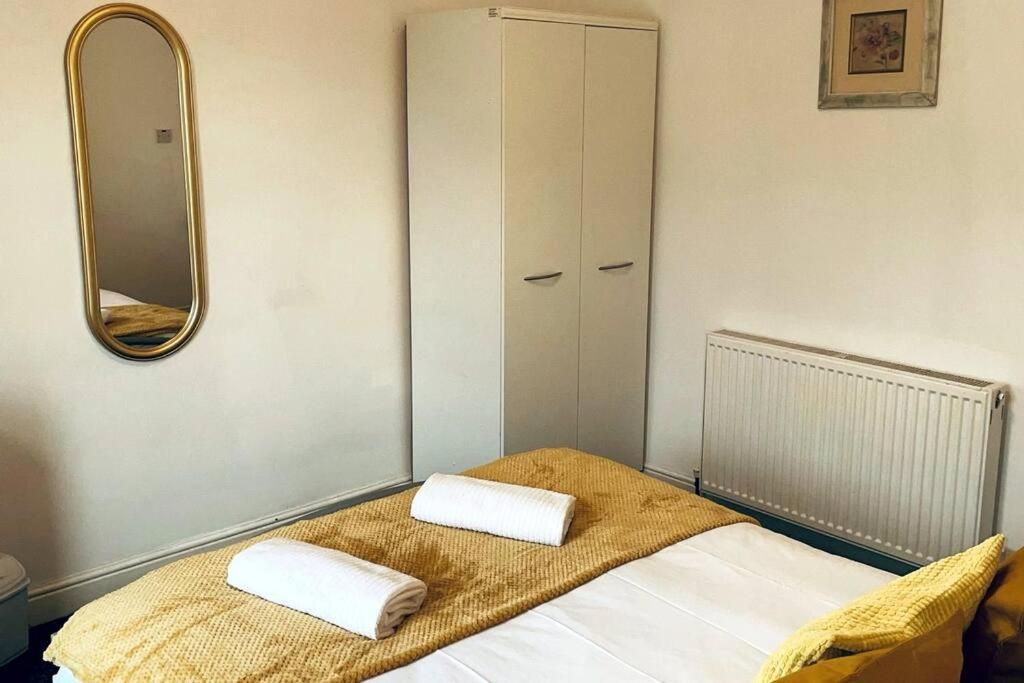 Comfortable Town House In Coventry City Centre Villa Buitenkant foto