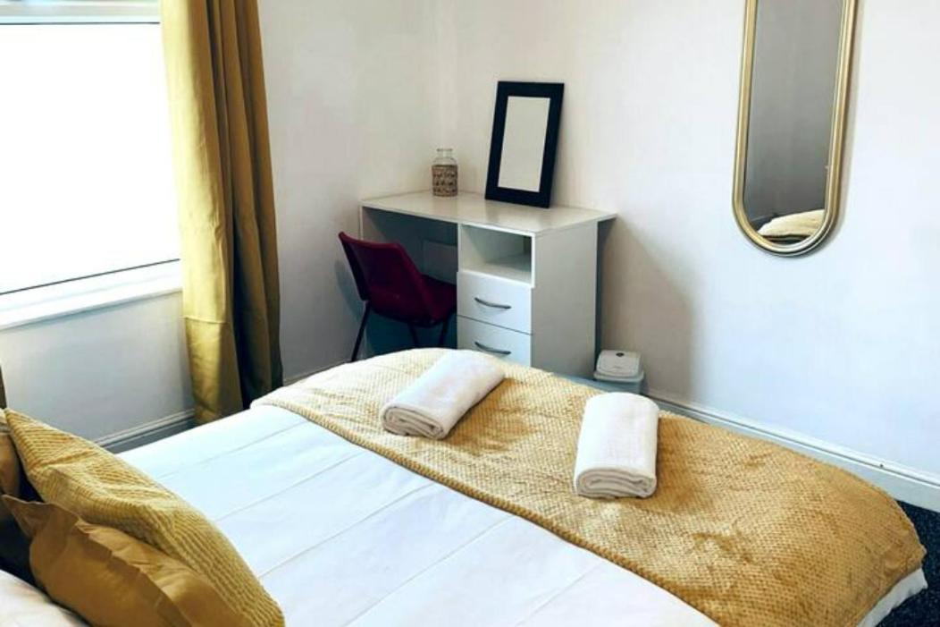 Comfortable Town House In Coventry City Centre Villa Buitenkant foto