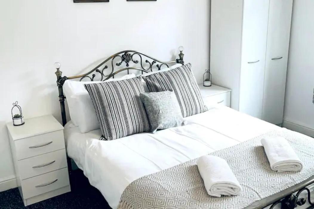 Comfortable Town House In Coventry City Centre Villa Buitenkant foto