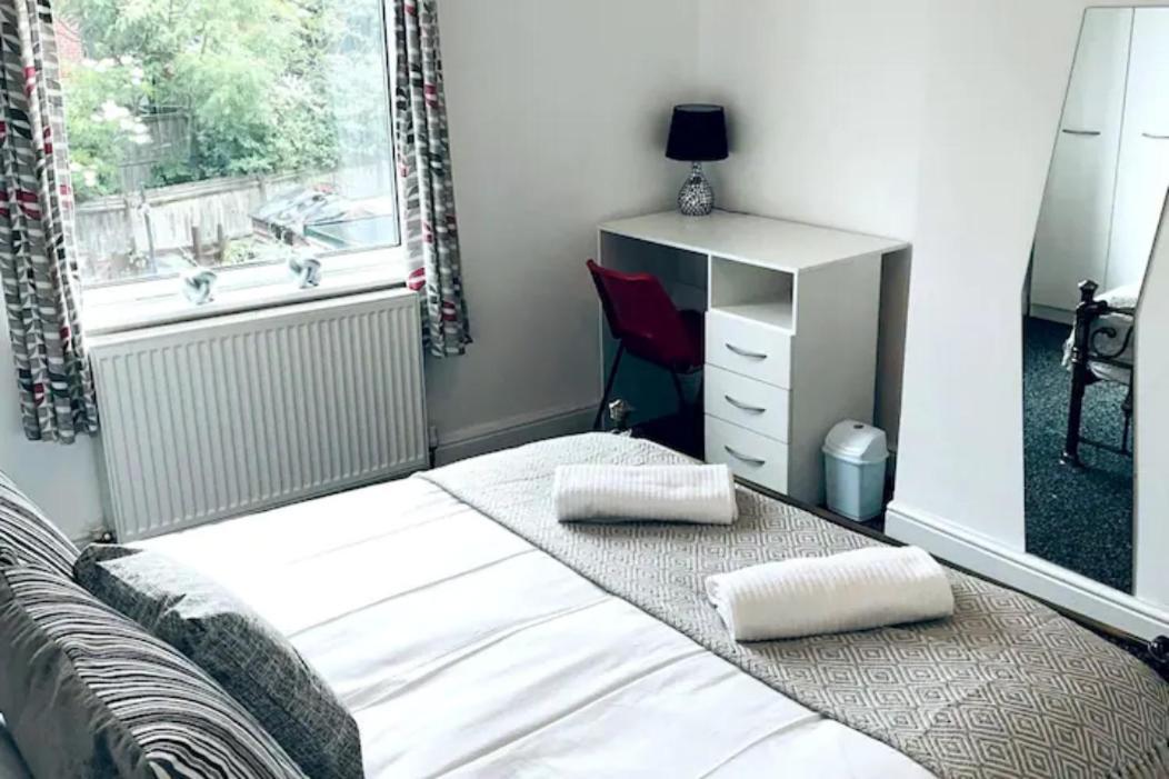 Comfortable Town House In Coventry City Centre Villa Buitenkant foto